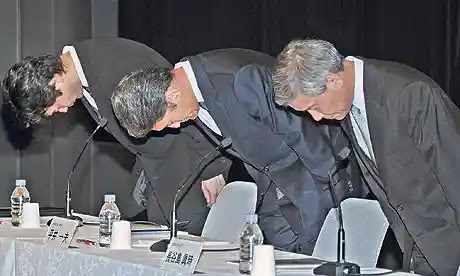 Sony Computer Entertainment’s president, Kazuo Hirai (C), and executives Shiro Kambe (L) and Shinji Hasejima, bowed to apologize.
